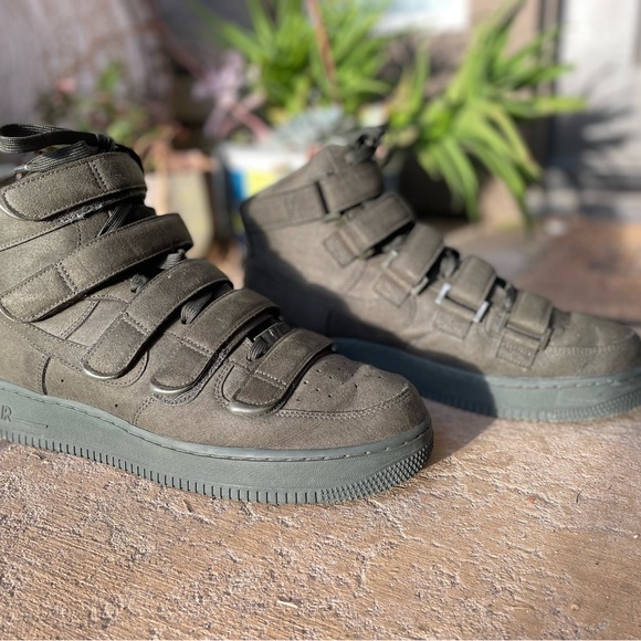 Billie Eillish Air Force 1 - Picture 3 of 5